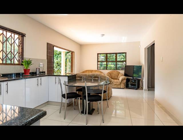 5 BEDROOM HOUSE FOR SALE IN BALLITO CENTRAL